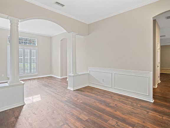 4th image of 309 Edgewater Branch Ct