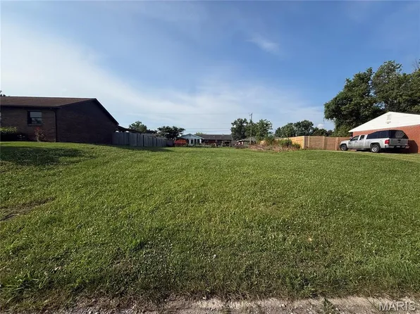 14 Georgetown Dr, Granite City, IL 62040