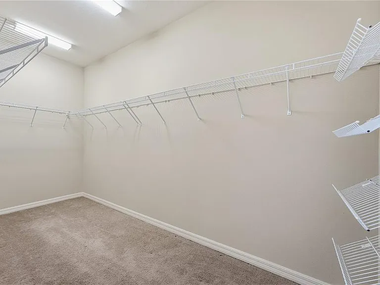 1346 Grantham Dr — Photo 19