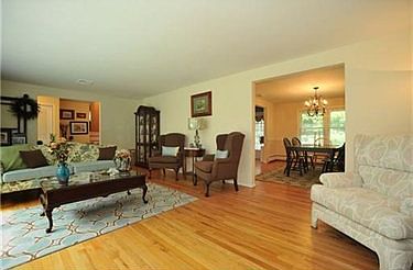 4th image of 115 Yorkshire Dr