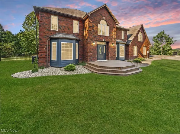 95 Falcon Heights Rd, Parkersburg, WV 26104