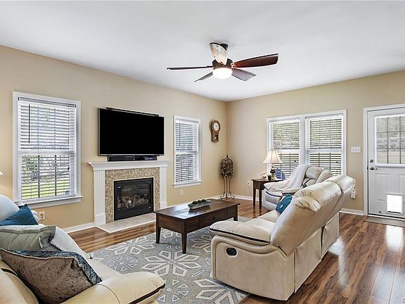 4th image of 5432 White Oak Cir