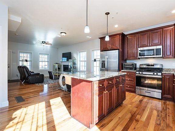 3rd image of 11 Bicknell Cir #11