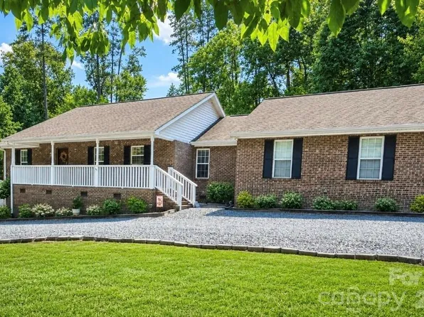 278 Newport Dr, Mount Gilead, NC 27306