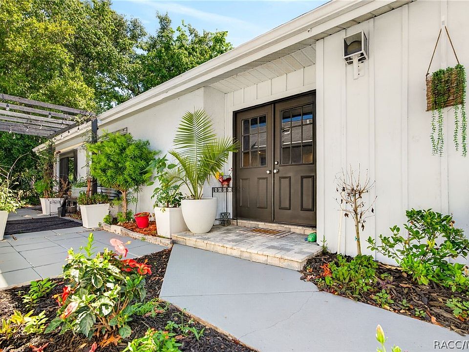 1st image of 16 Golfview Ct