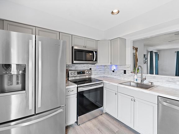 4th image of 14816 London Ln