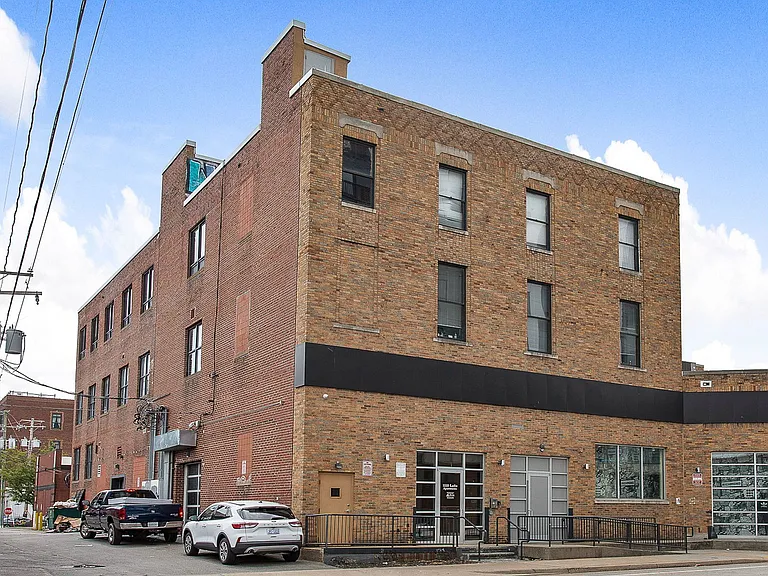1510 W Broad St — Photo 2