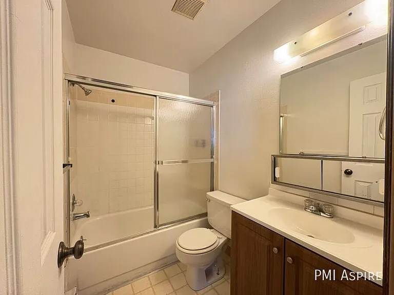 2024-2026 Lincoln St #2026 — Photo 10