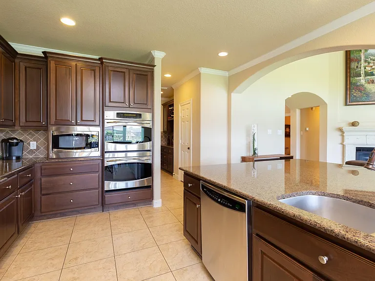 162 W Hullwood Ct — Photo 20