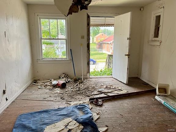4th image of 6141 Laura Ave