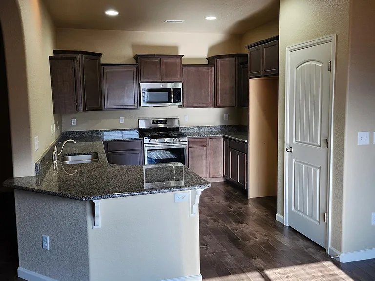 5608 Shamrock Hts — Photo 8