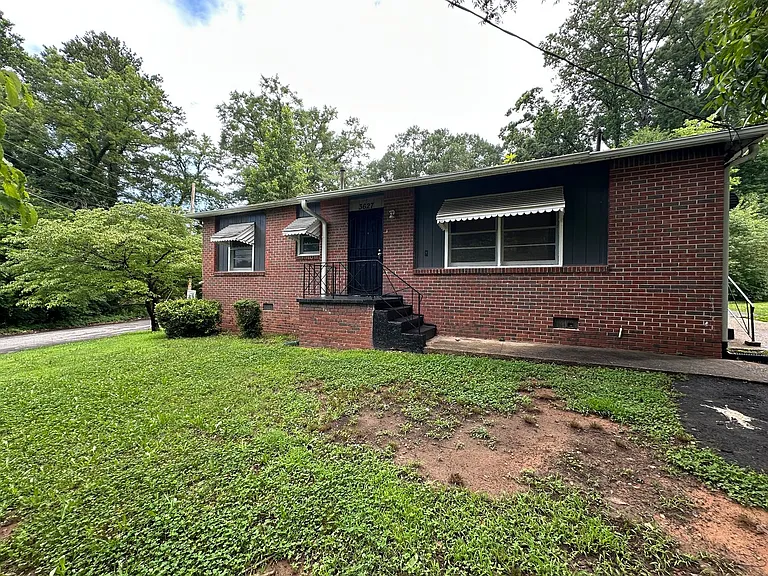 3627 Croft Pl NW — Photo 3