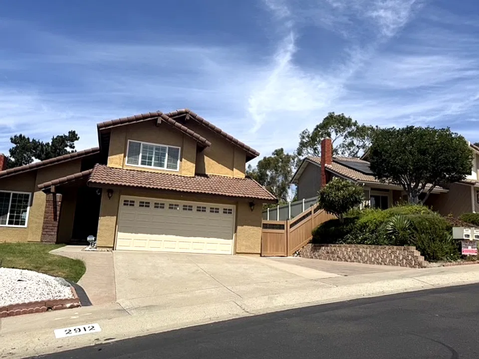 2912 Shady Pine St