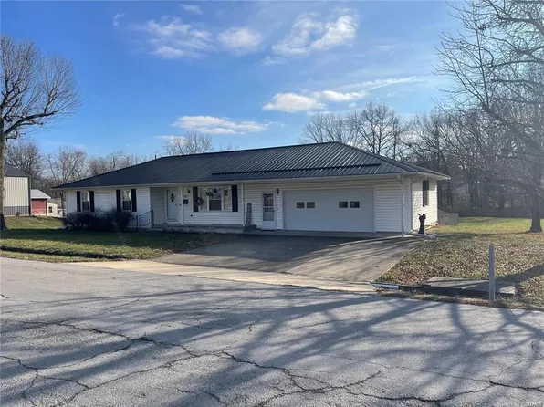 303 Ruby St, Paris, MO 65275