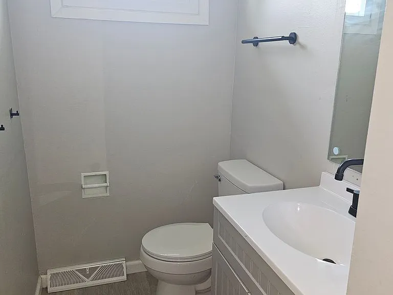 5416 N Linwood Ave — Photo 8