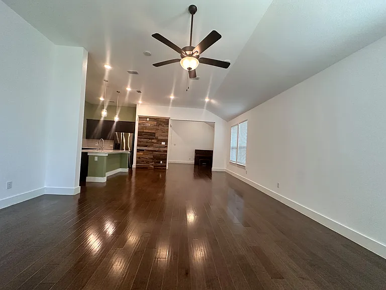 2609 Chevy Chase Dr — Photo 18