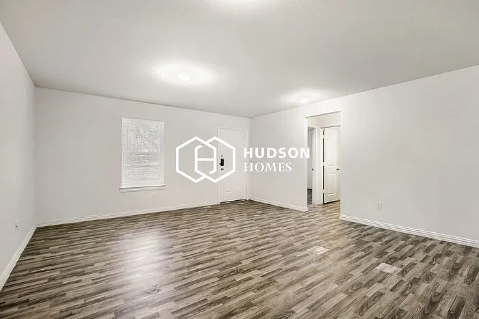 1221 N Whitten Ave — Photo 3