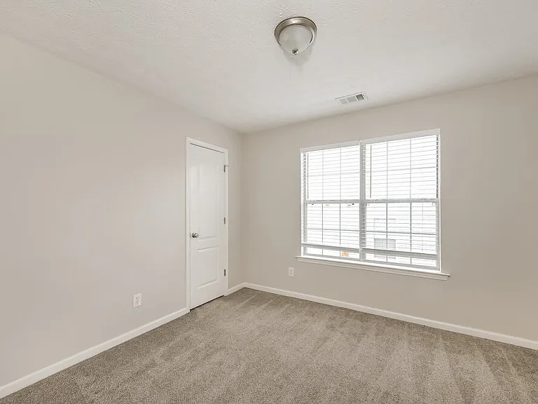 812 Lorraine Ln — Photo 15
