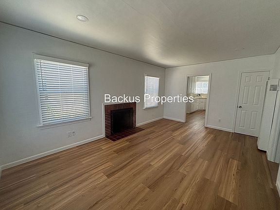 3rd image of 233 Geil St