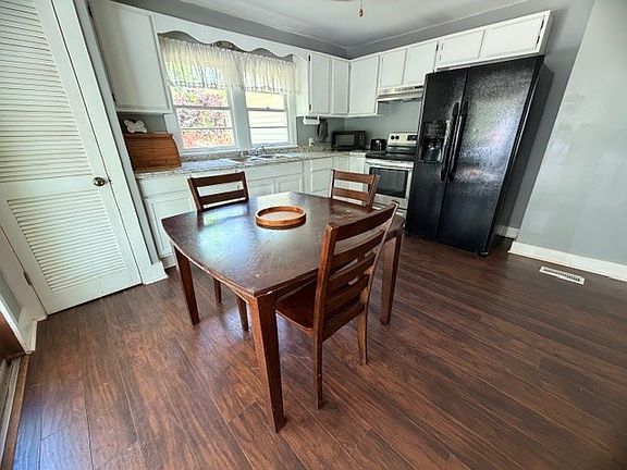 5th image of 101 Walnut St