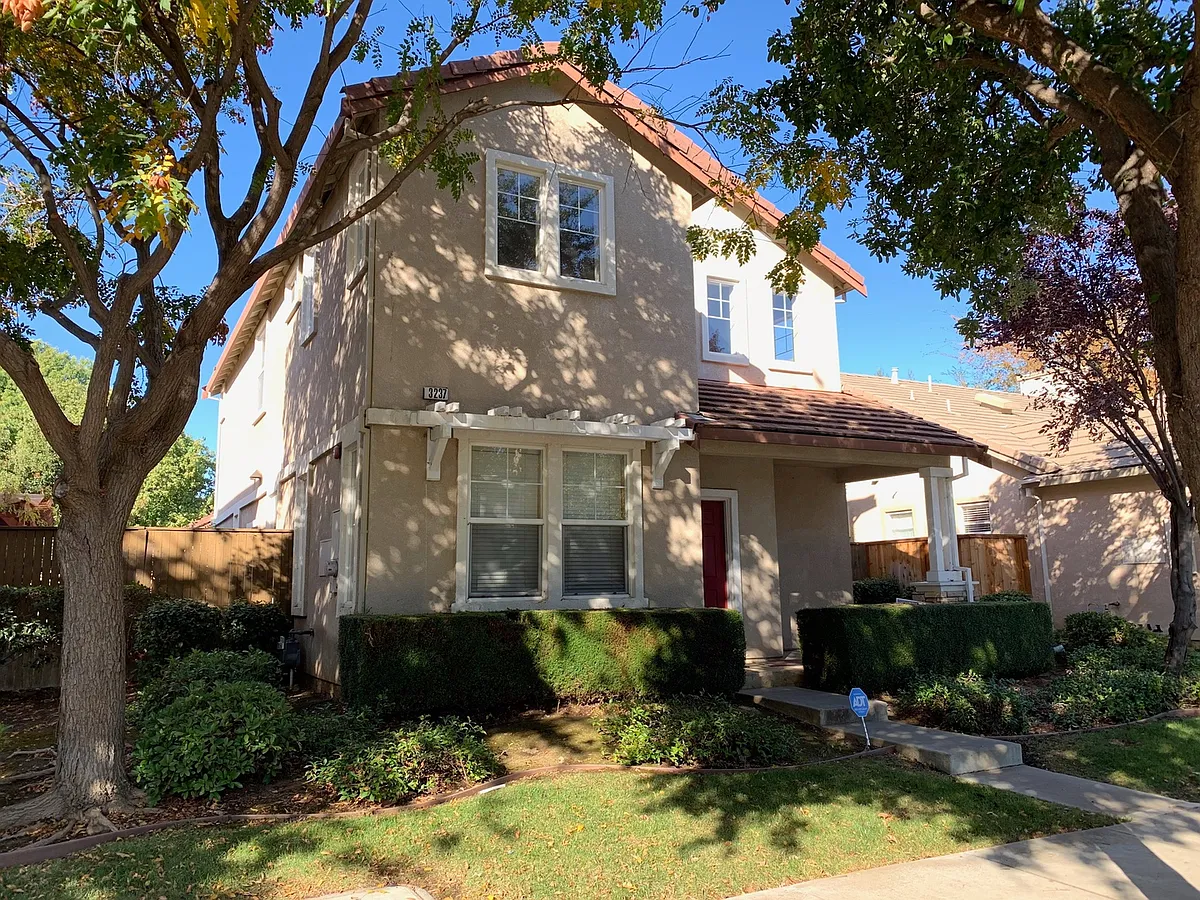 Building Photo - 3237 Hudson Dr