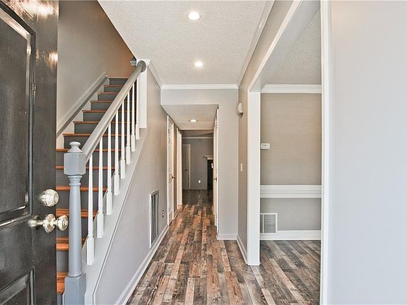 3rd image of 9104 Cobbler Ct