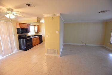 1st image of 38412 Bainbridge Ave