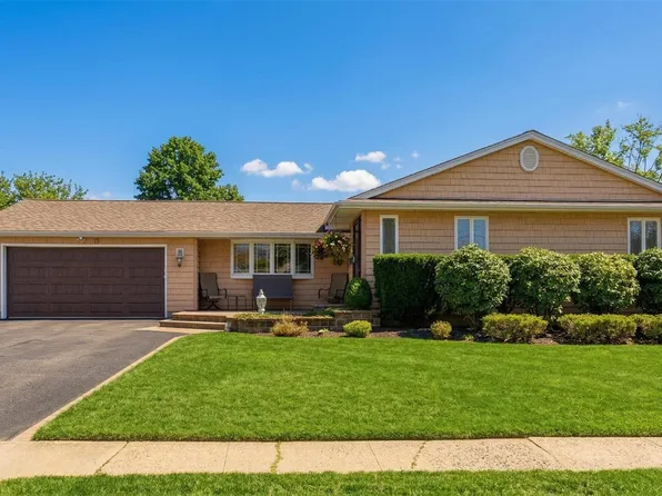 15 Leeward Lane, Commack, NY 11725