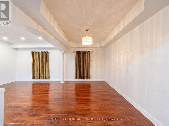 5th image of 92 Edenbrook Hill Dr