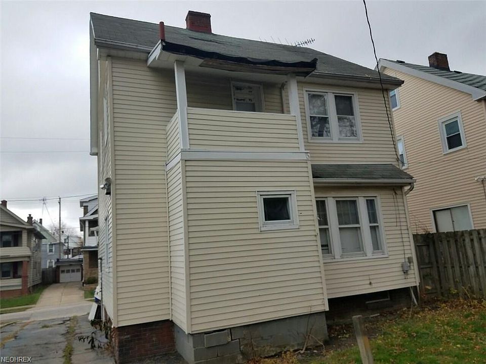 2nd image of 826 Alhambra Rd