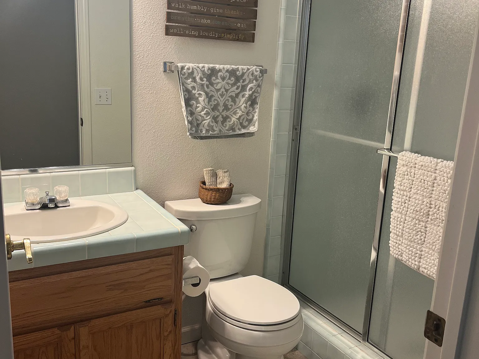 4 bed, 2.5 bath, 2046 sqft, $900 — Photo 3