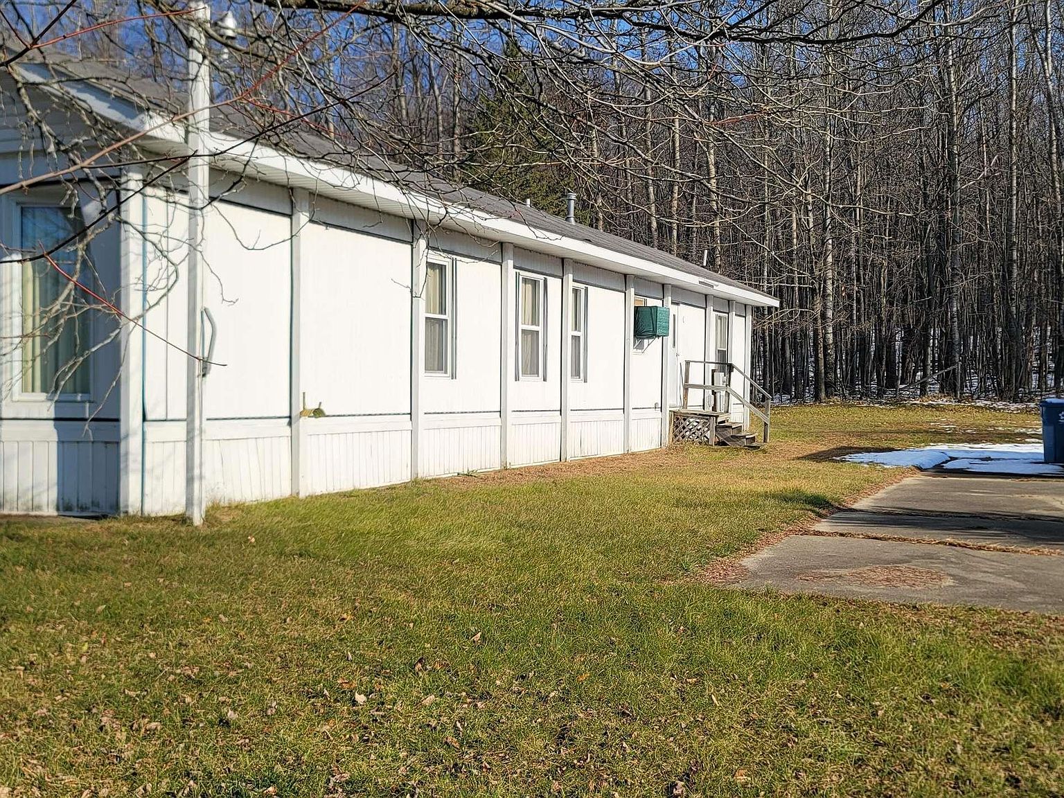 1354 Crest Drive St, Gladwin, MI 48624 Zillow