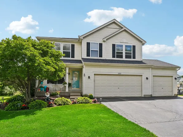 1922 Hemlock Dr, McHenry, IL 60050