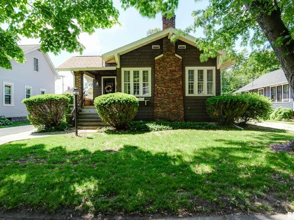 1006 W Vine St, Taylorville, IL 62568