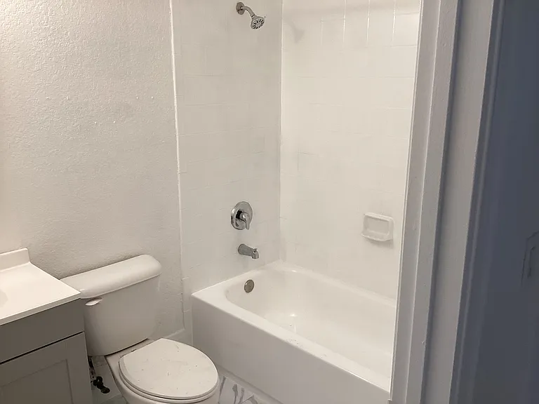 2736 SE 15th Rd #18 — Photo 7