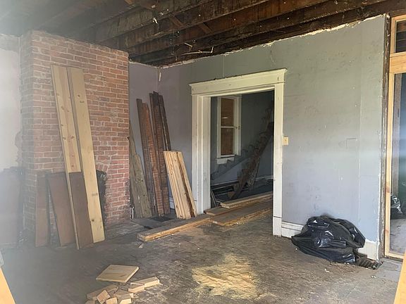 2nd image of 769 Heyl Ave