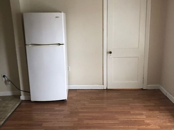 3rd image of 327 Green St APT 3