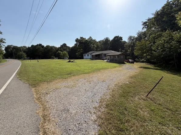 3662 Lake Rd, Woodlawn, TN 37191