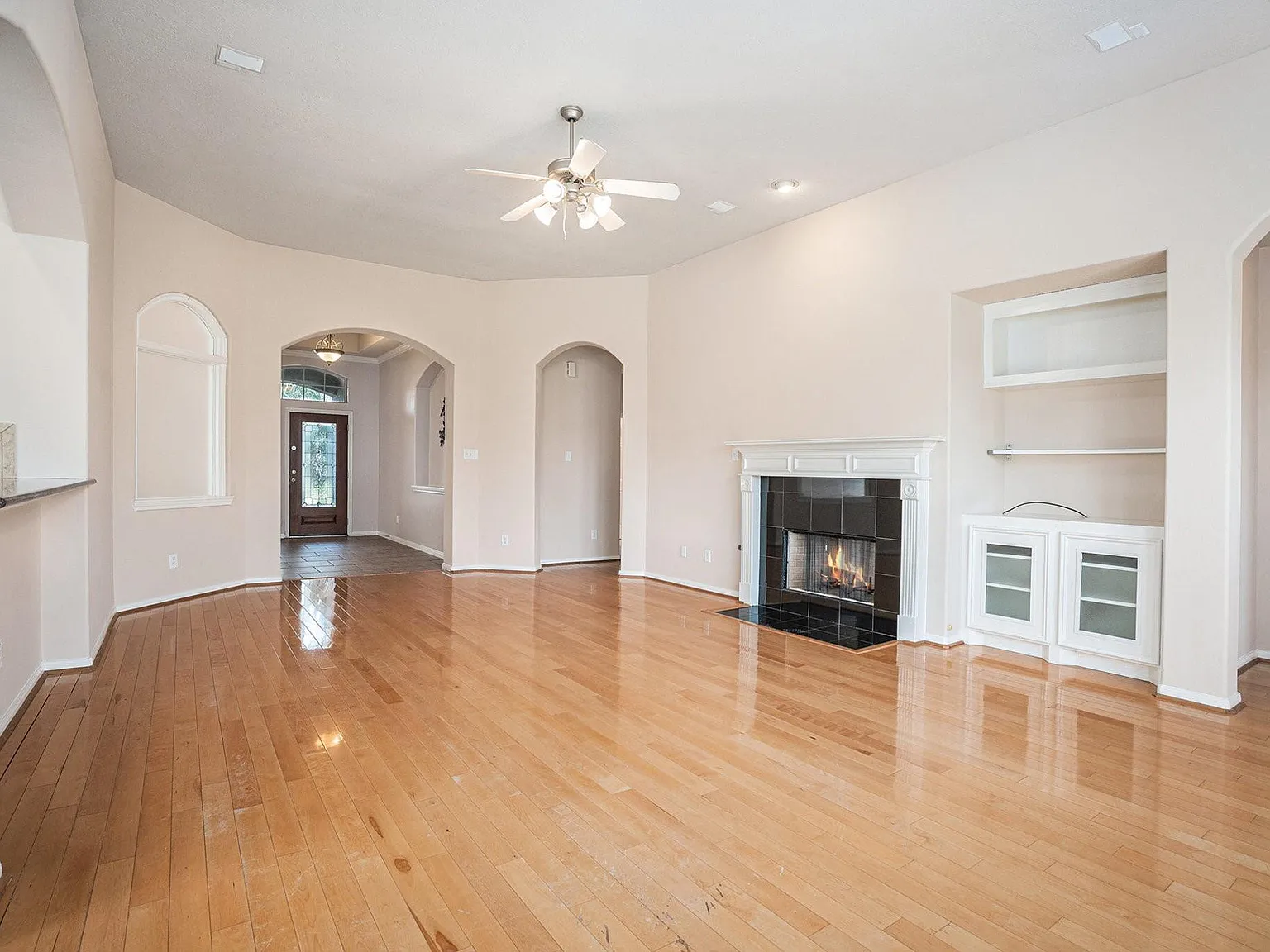 4 bed, 2.0 bath, 2476 sqft, $2,800 — Photo 4