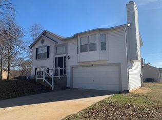 712 Summersong Dr, O'Fallon, MO 63366