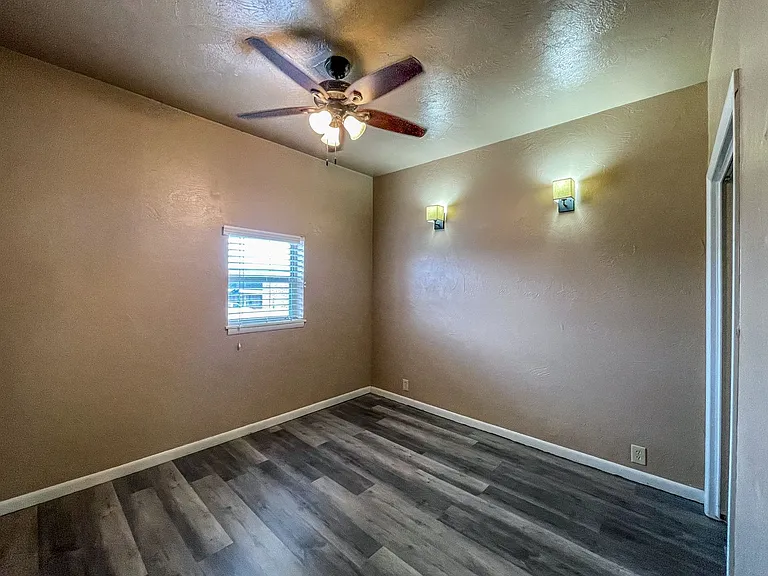 119 W Davis Ave — Photo 1