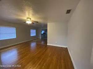 1136 Indian River Ave — Photo 4