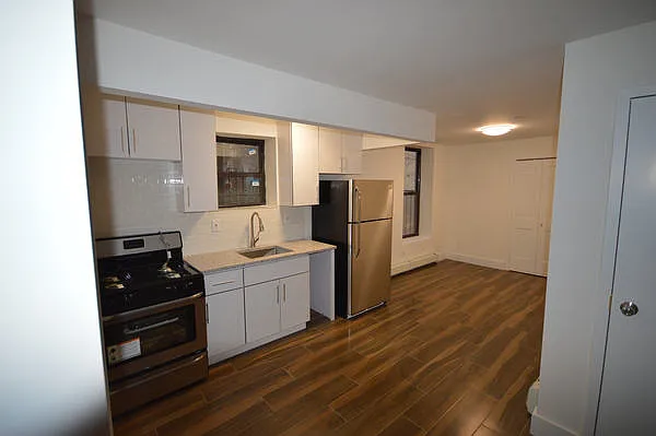 1019 Southern Blvd — Photo 1