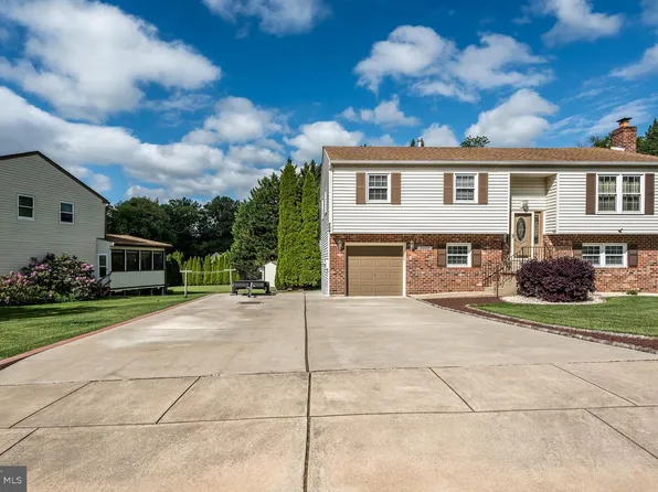 2202 Briarcliff Ave, Upper Chichester, PA 19061