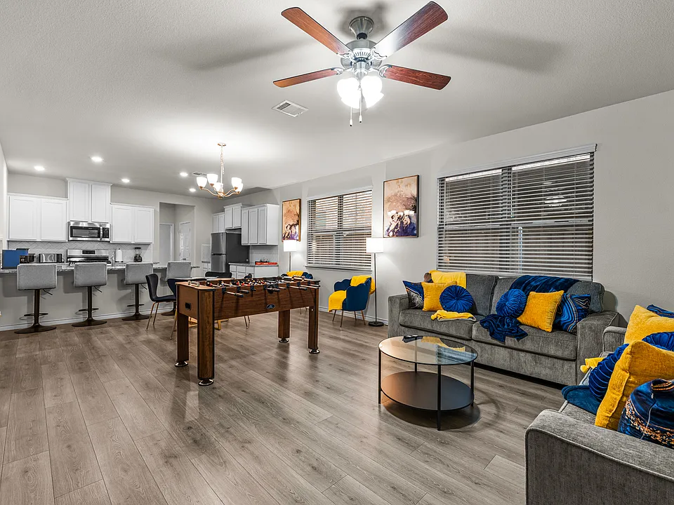 2304 Rosaline Dr