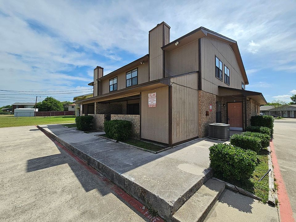 2nd image of 1815 Cedarhill Dr APT B