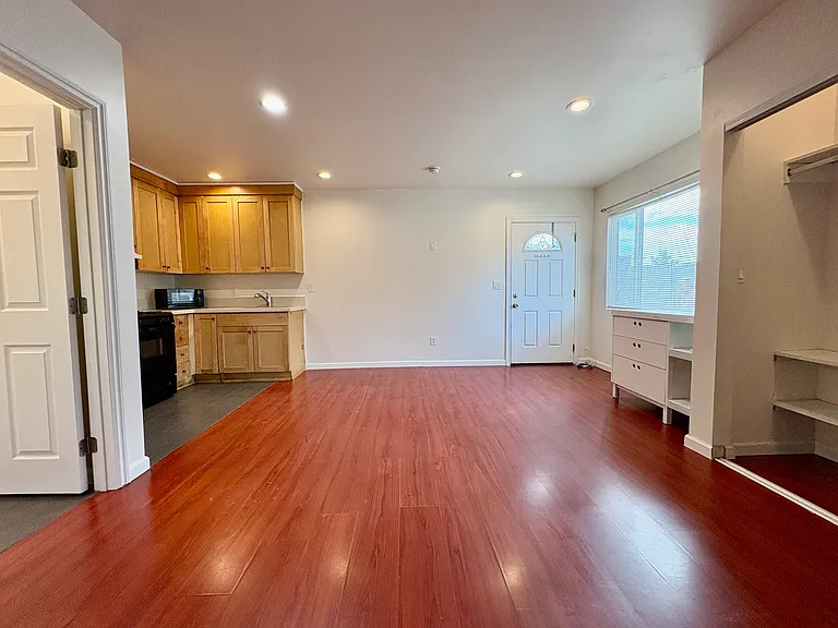 18634 Welby Way — Photo 10