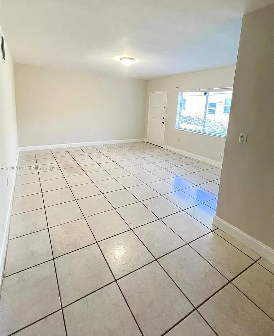 Biscayne Bch Sub — Photo 3