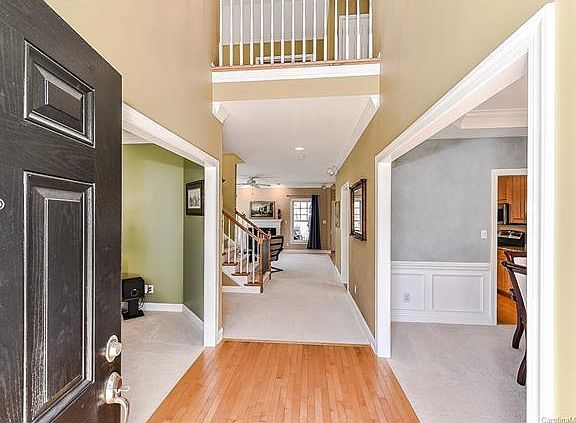 3rd image of 906 Coachman Dr