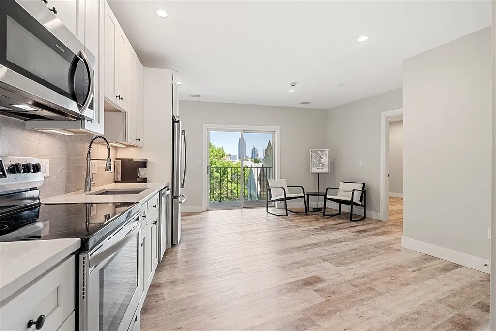 1 bed, 1.0 bath, 499 sqft, $3,225 — Photo 2
